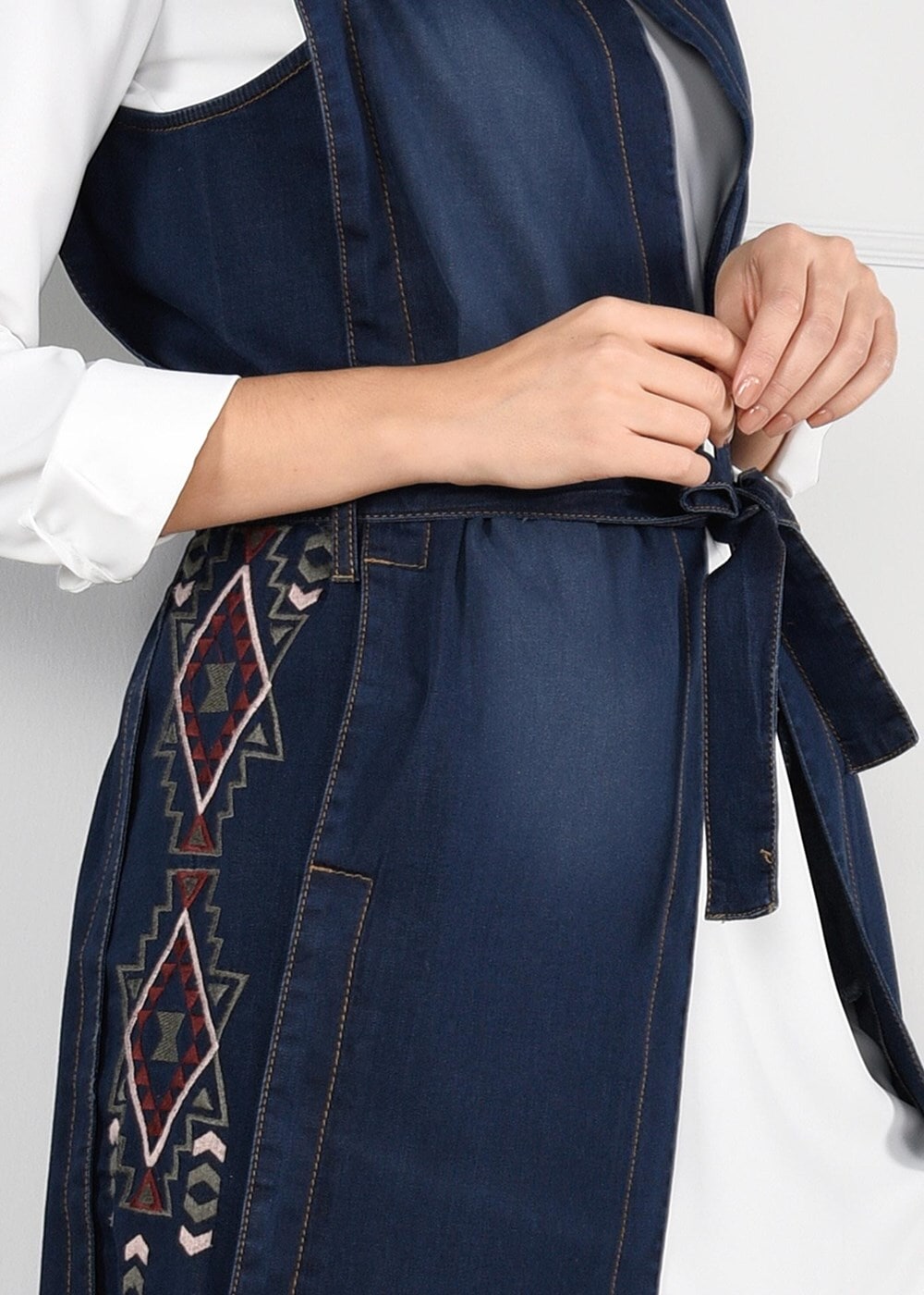 Tesettür giyim LACİVERT NAKIŞLI DENİM YELEK 9807 