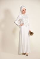 Vêtements hijab CRÈME Robe de Soirée T 09625 