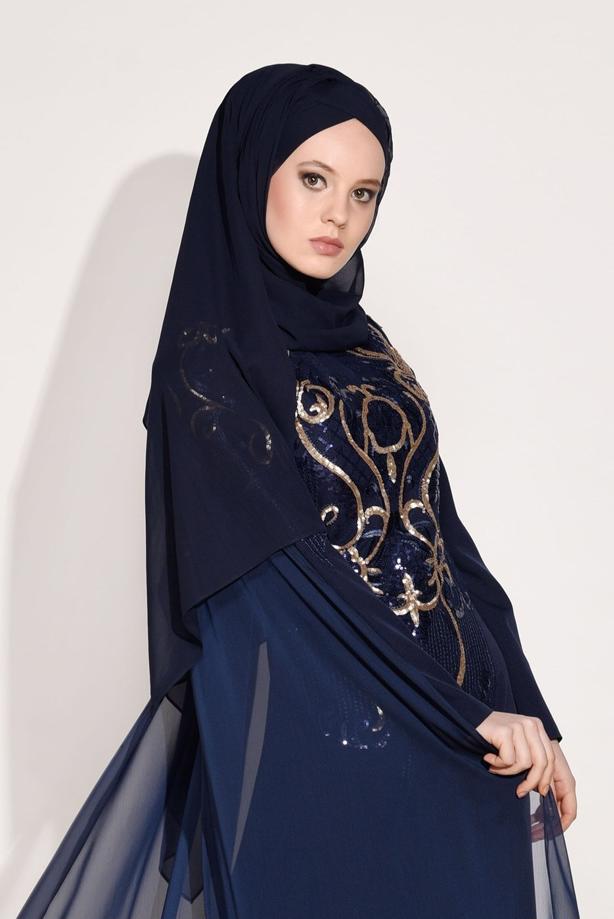 Tesettür giyim  İŞLEME DETAYLI PELERİNLİ ABİYE ELBİSE 88102  - TRENDTESETTÜR