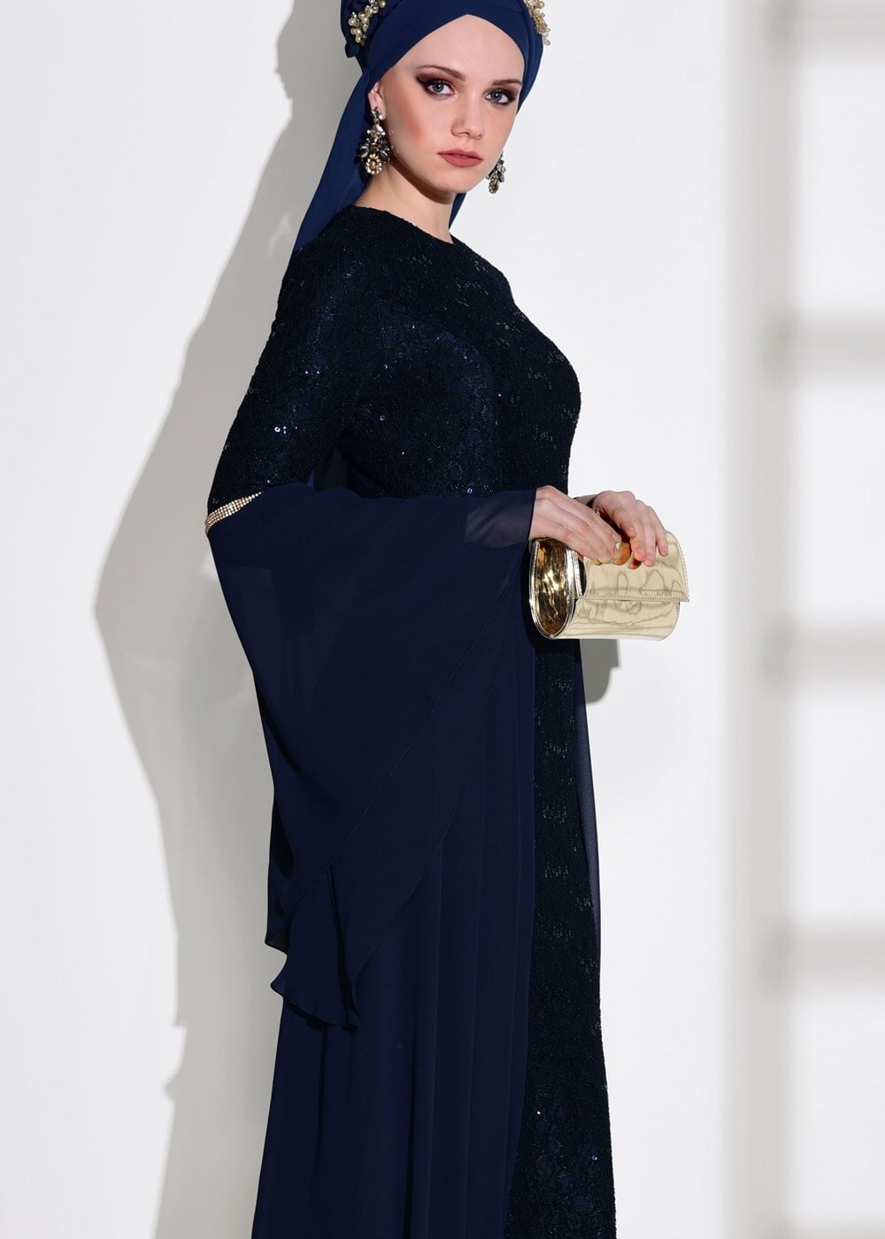 Vêtements hijab BLEU MARINE ROBE DE SOIRÉE DÉTAILLÉE MOUSSELINE DENTELLE 92625