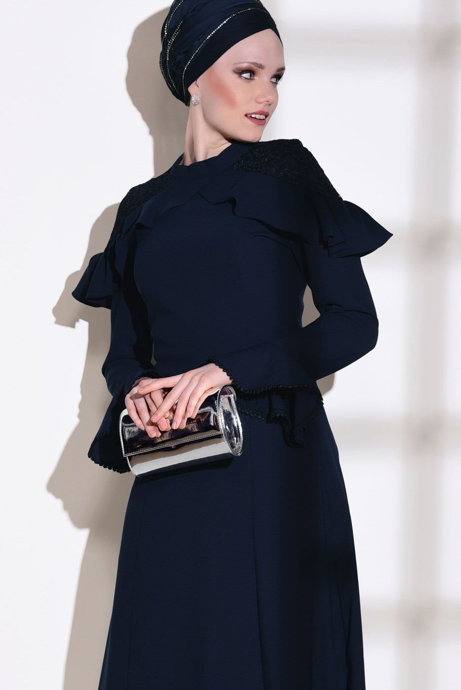 Vêtements hijab BLEU MARINE ROBE DE SOIRÉE DÉTAIL GUIPURE 1072