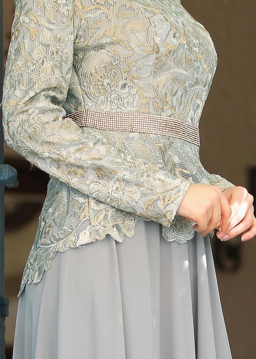 Tesettür giyim GRİ HAKİM YAKA GÜPÜRLÜ ABİYE ELBİSE 2497