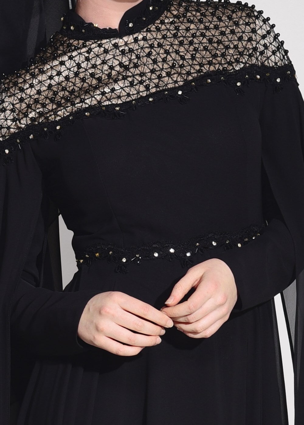 Tesettür giyim SİYAH HAKİM YAKA BONCUK İŞLEMELİ ŞİFON ABİYE ELBİSE 3208 