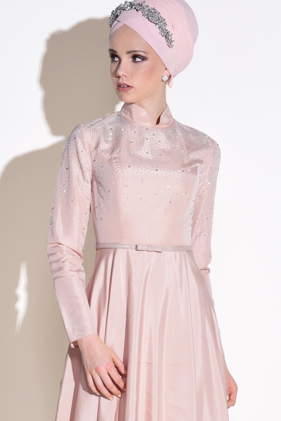 Tesettür giyim PUDRA HAKİM YAKA KEMERLİ ABİYE ELBİSE 5302