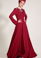 Tesettür giyim KIRMIZI OMUZ VE YAKASI TAŞ DETAYLI 2&prime;Lİ ABİYE ELBİSE 5363 