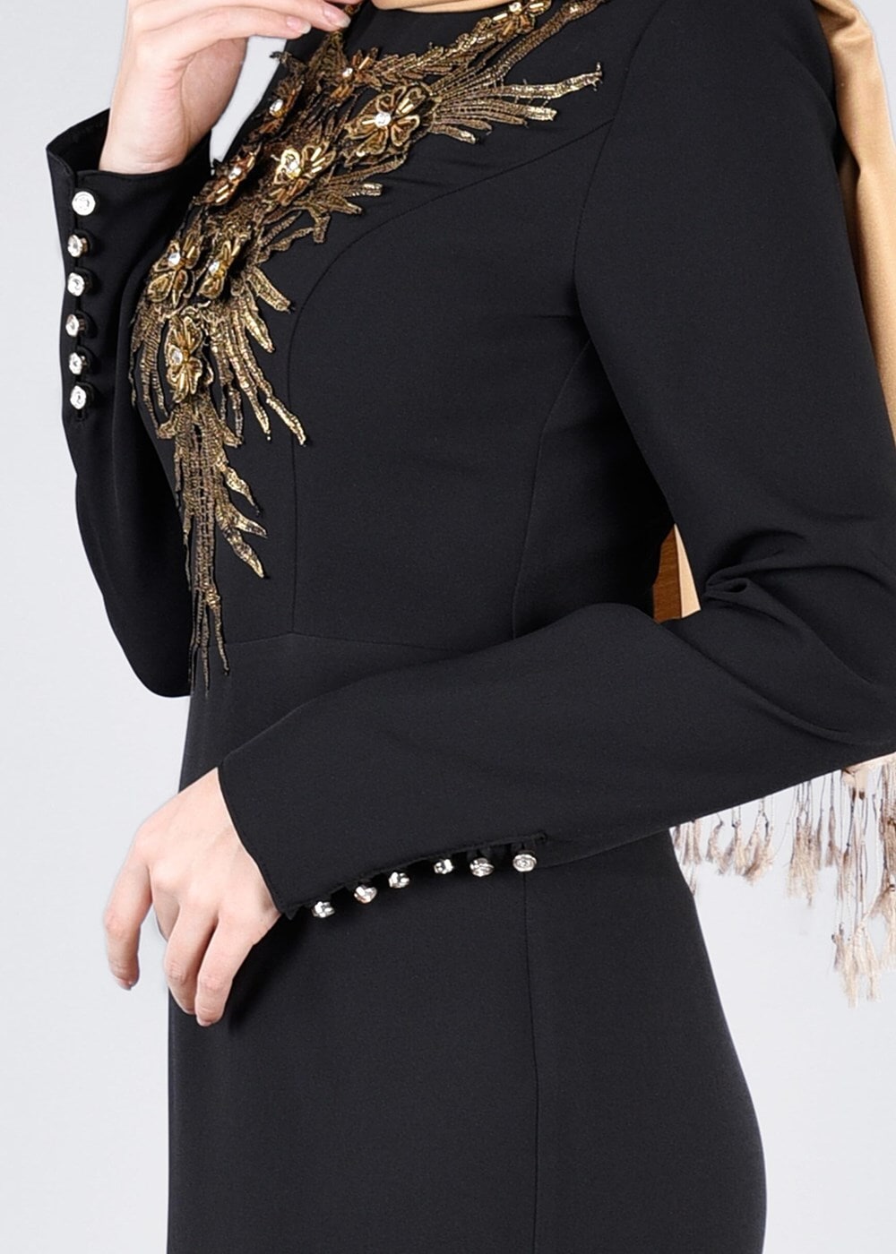 Tesettür giyim SİYAH SIRMA İŞLEMELİ KOLLARI DÜĞMELİ ABİYE ELBİSE 5372