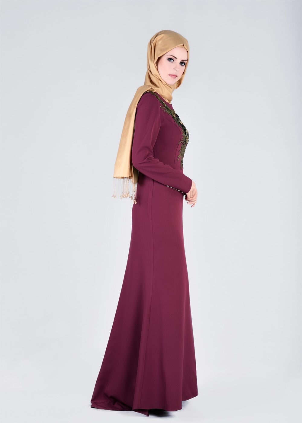 Tesettür giyim FUŞYA SIRMA İŞLEMELİ KOLLARI DÜĞMELİ ABİYE ELBİSE 5372