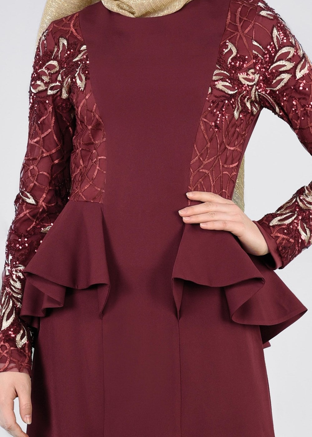 Tesettür giyim BORDO BEL KISMI VOLANLI PUL PAYET İŞLEME DETAYLI ABİYE ELBİSE 5387