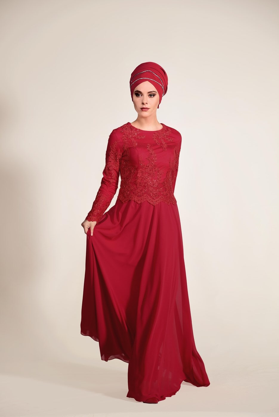 Tesettür giyim KIRMIZI GÜPÜR DETAYLI ABİYE ELBİSE 5608