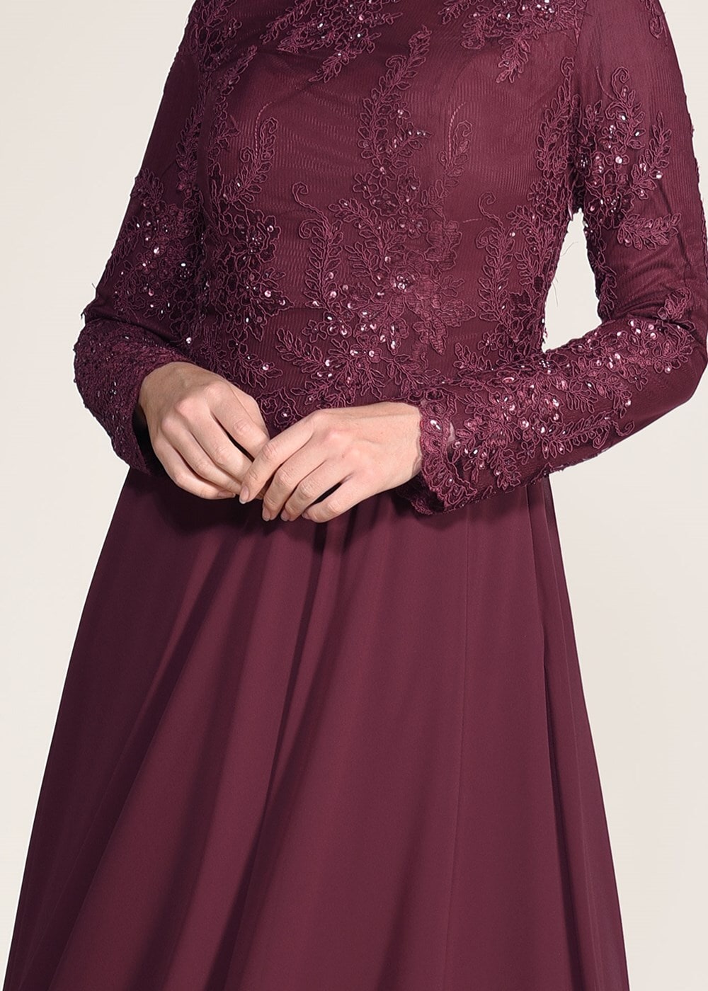 Tesettür giyim BORDO GÜPÜR DETAYLI ABİYE ELBİSE 5608