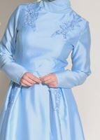 Vêtements hijab BLEU ROBE DE SOIRÉE DÉTAILLÉE GUIPURE 7027