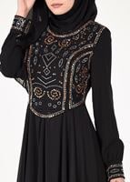 Tesettür giyim SİYAH İŞLEME DETAYLI ABİYE ELBİSE 7797 