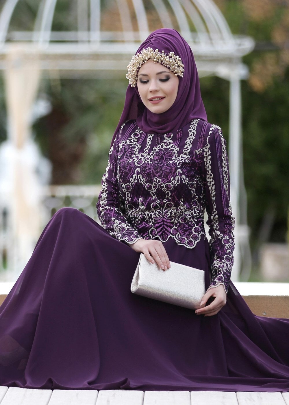 Tesettür giyim MOR İŞLEMELİ ŞİFON ABİYE ELBİSE 8608