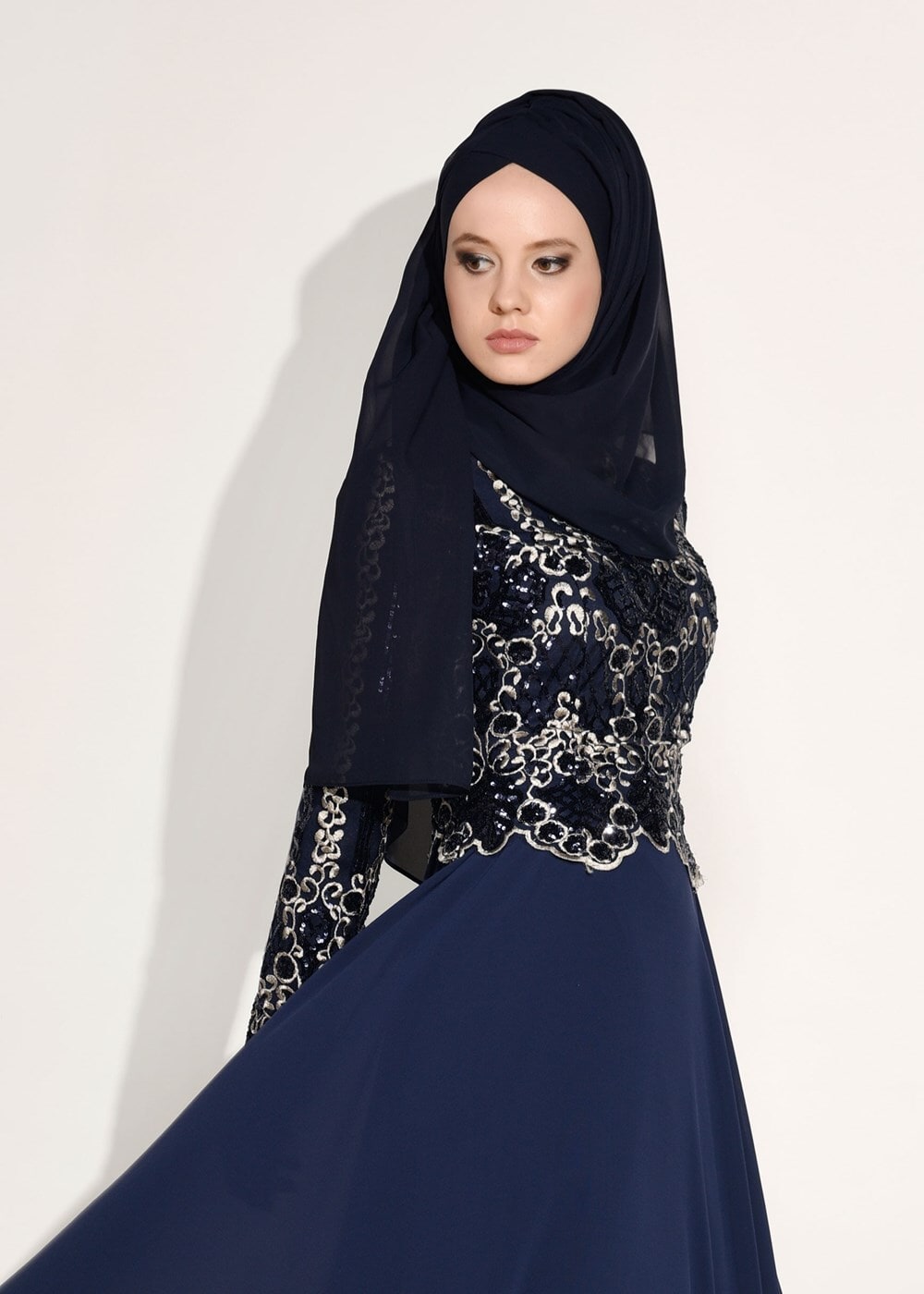 Tesettür giyim LACİVERT İŞLEMELİ ŞİFON ABİYE ELBİSE 8608
