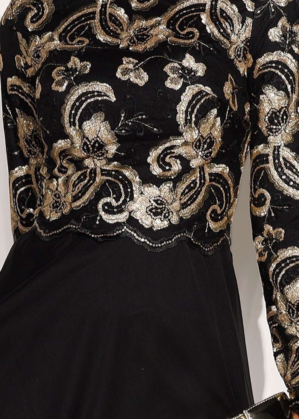 Tesettür giyim SİYAH HAKİM YAKA ÇİÇEK İŞLEMELİ ABİYE ELBİSE  9008 