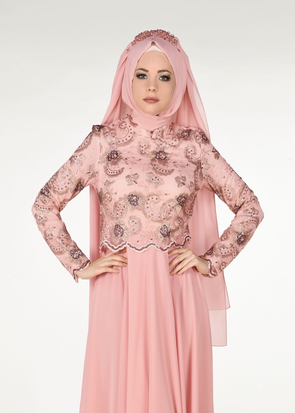 Tesettür giyim PUDRA HAKİM YAKA ÇİÇEK İŞLEMELİ ABİYE ELBİSE  9008 