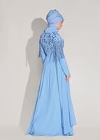 Tesettür giyim MAVİ KOLLARI SİM SAÇAK DETAYLI ABİYE ELBİSE 9608 