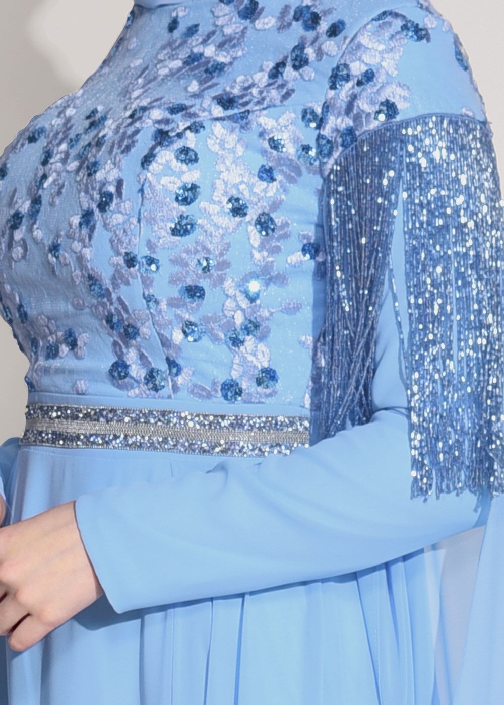 Tesettür giyim MAVİ KOLLARI SİM SAÇAK DETAYLI ABİYE ELBİSE 9608 