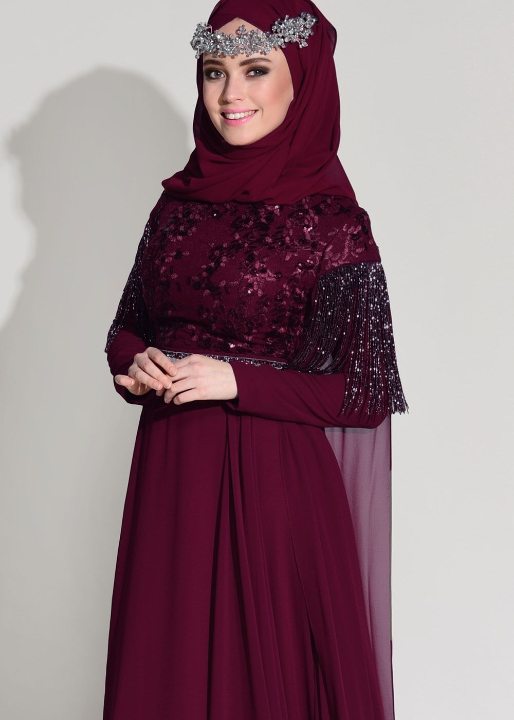 Tesettür giyim BORDO KOLLARI SİM SAÇAK DETAYLI ABİYE ELBİSE 9608 