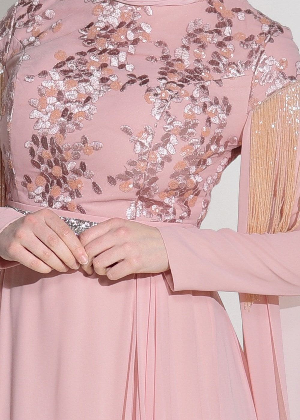 Tesettür giyim PUDRA KOLLARI SİM SAÇAK DETAYLI ABİYE ELBİSE 9608 