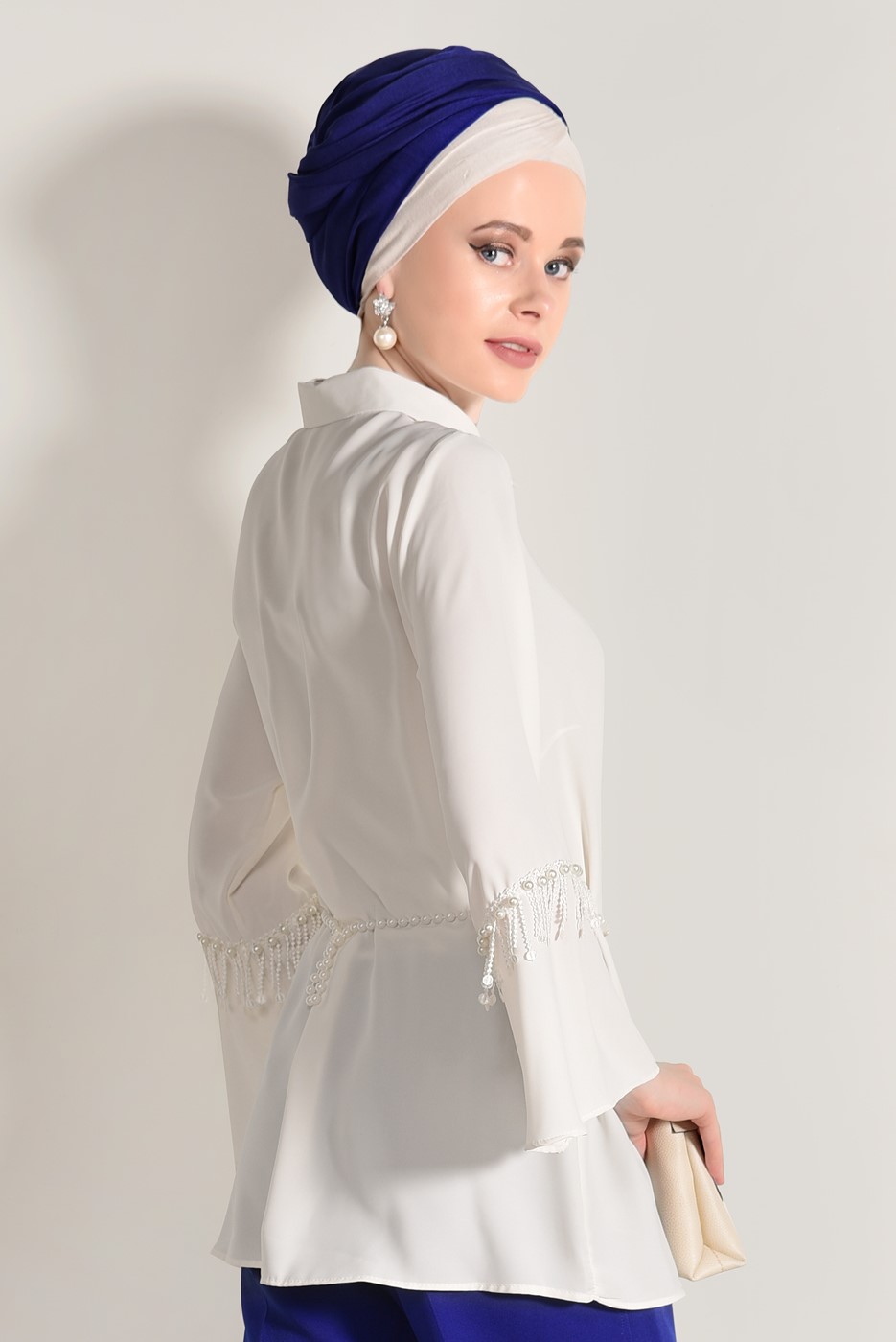 Tesettür giyim EKRU İNCİ DETAYLI BLUZ 665080