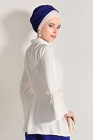 Tesettür giyim EKRU İNCİ DETAYLI BLUZ 665080