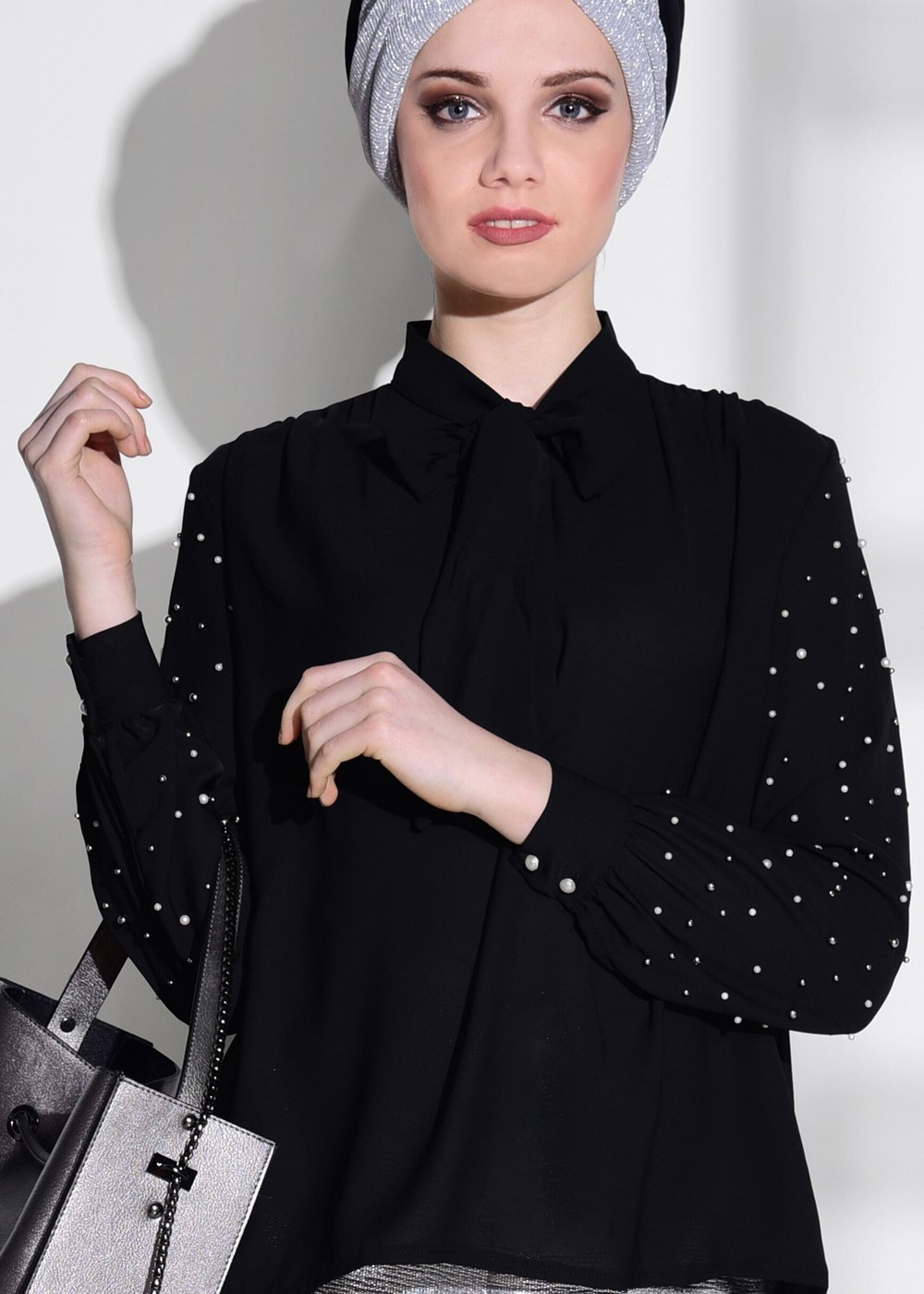 Tesettür giyim SİYAH KENDİNDEN FLARLI BONCUK İŞLEMELİ BLUZ 74261  