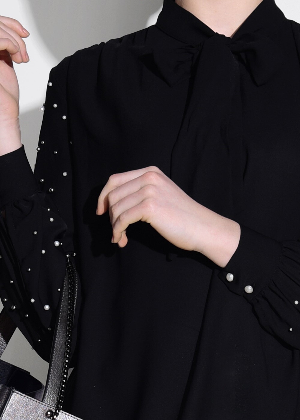 Tesettür giyim SİYAH KENDİNDEN FLARLI BONCUK İŞLEMELİ BLUZ 74261  