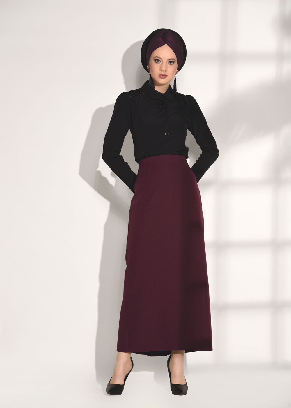 Tesettür giyim SİYAH GÜPÜR DETAYLI BEBE YAKA BLUZ 0207