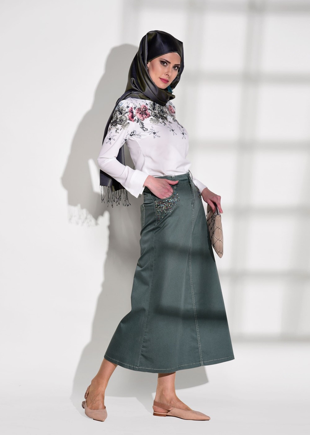 Hijab clothing CREAM FLOWER DETAIL BLOUSE 1506 