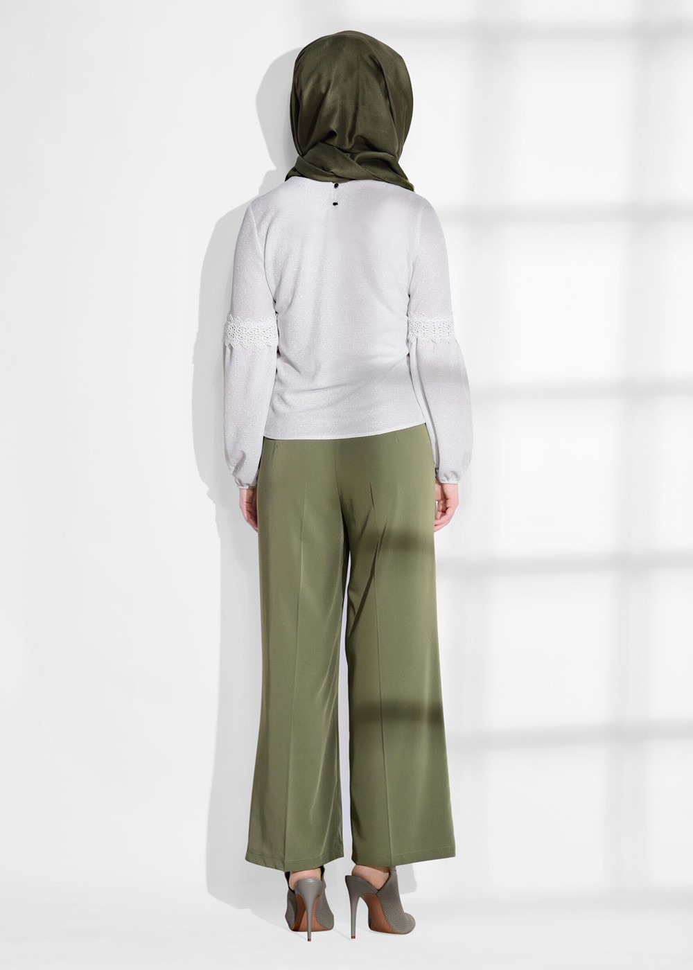 Tesettür giyim BEJ GÜPÜR DETAYLI SİMLİ BLUZ 3208 