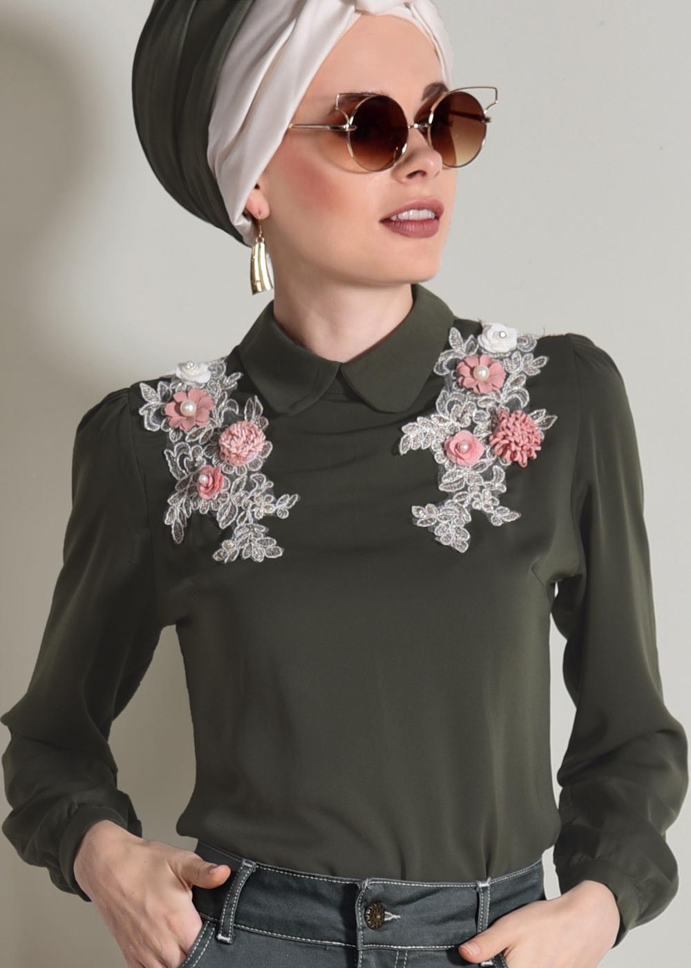 Tesettür giyim HAKİ ÜÇ BOYUTLU ÇİÇEK DETAYLI BLUZ 3808