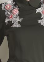 Tesettür giyim HAKİ ÜÇ BOYUTLU ÇİÇEK DETAYLI BLUZ 3808