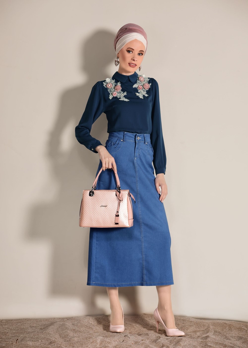 Tesettür giyim MAVİ ÜÇ BOYUTLU ÇİÇEK DETAYLI BLUZ 3808