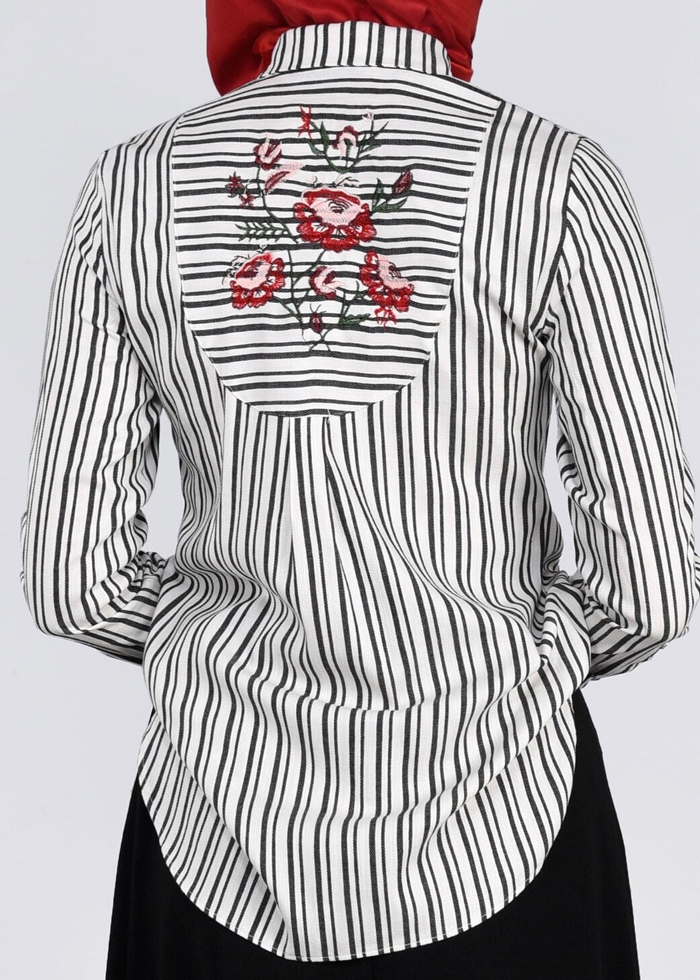 Tesettür giyim SİYAH ÇİZGİLİ CEP DETAYLI BLUZ 4382 