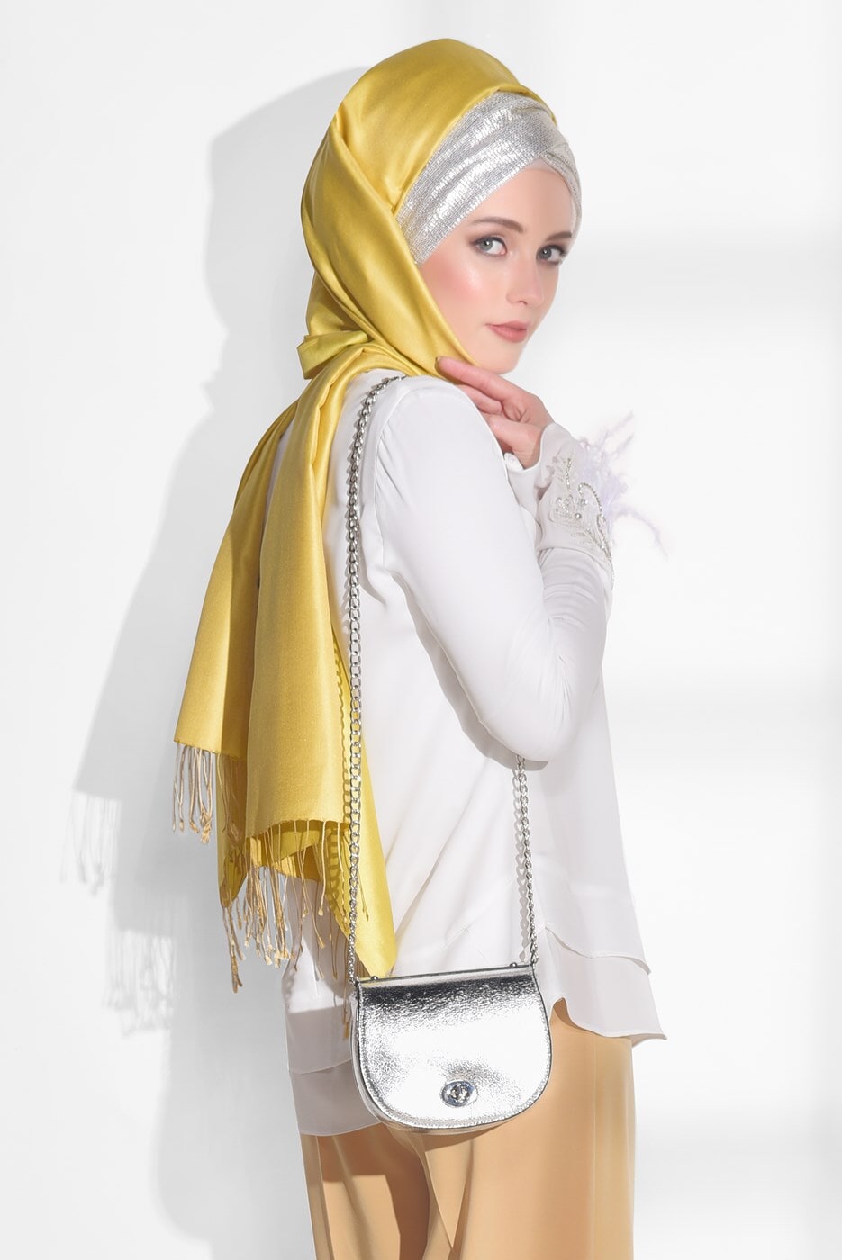 Tesettür giyim KREM NAKIŞ DETAYLI BLUZ 4417 