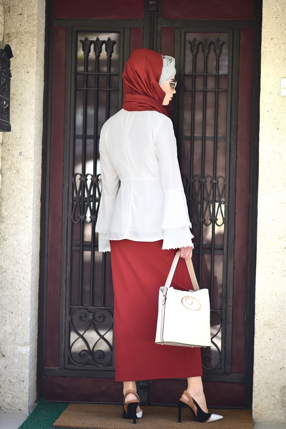 Tesettür giyim KREM KOLLARI VOLANLI GÜPÜR DETAYLI BLUZ 4420 