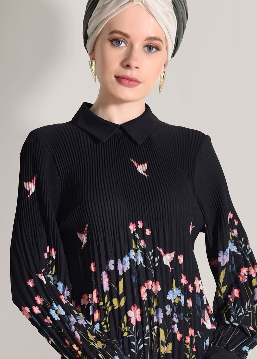 Tesettür giyim SİYAH PİLİSELİ BASKILI BLUZ 5198