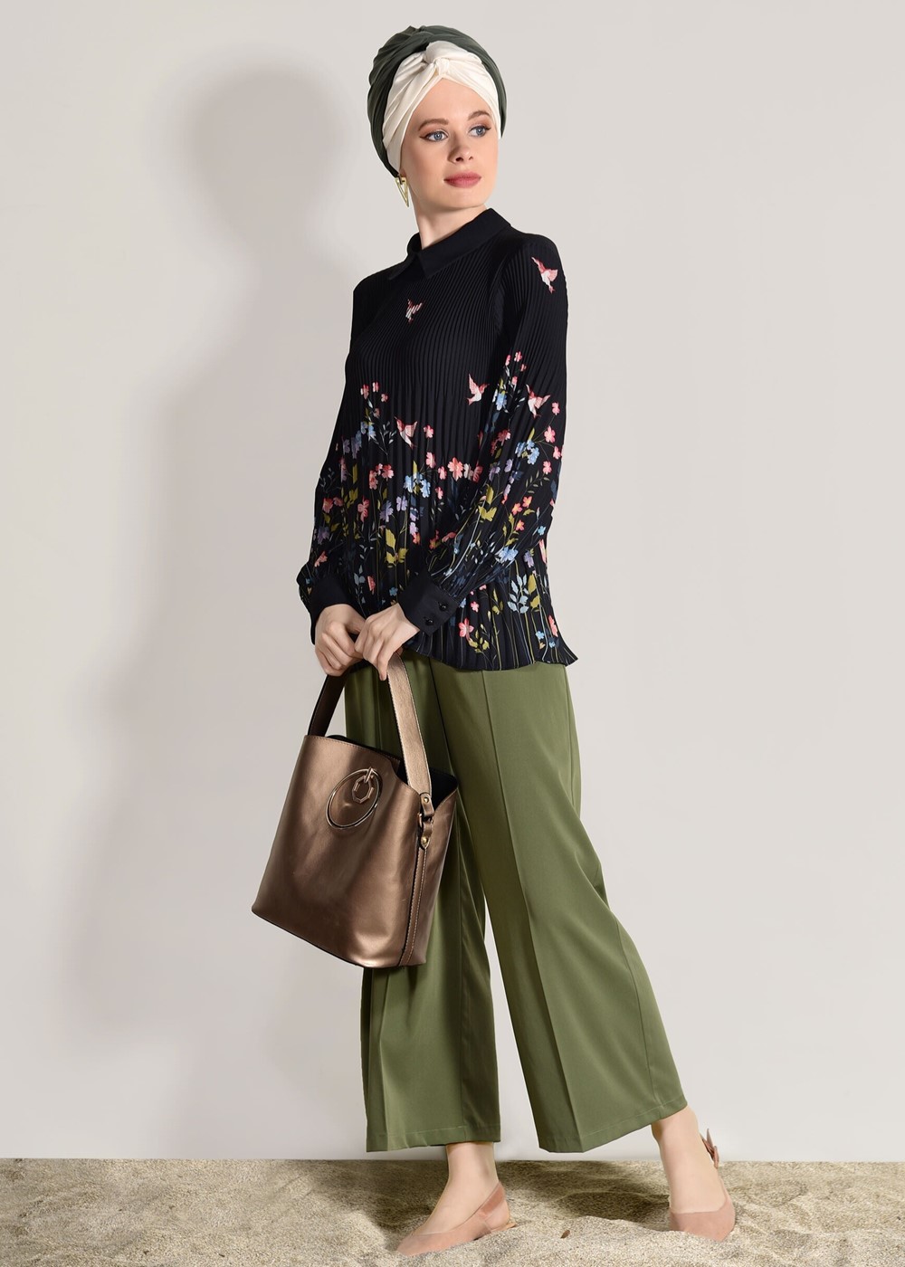 Tesettür giyim SİYAH PİLİSELİ BASKILI BLUZ 5198