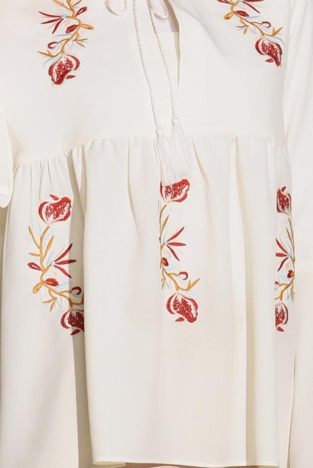 Tesettür giyim  KOLLARI VOLANLI NAKIŞ DETAYLI BLUZ 5505  - TRENDTESETTÜR