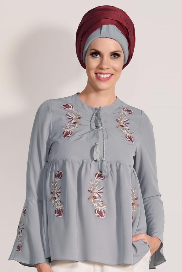Tesettür giyim  KOLLARI VOLANLI NAKIŞ DETAYLI BLUZ 5505  - TRENDTESETTÜR