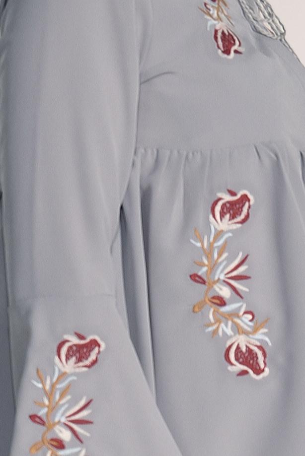 Tesettür giyim  KOLLARI VOLANLI NAKIŞ DETAYLI BLUZ 5505  - TRENDTESETTÜR