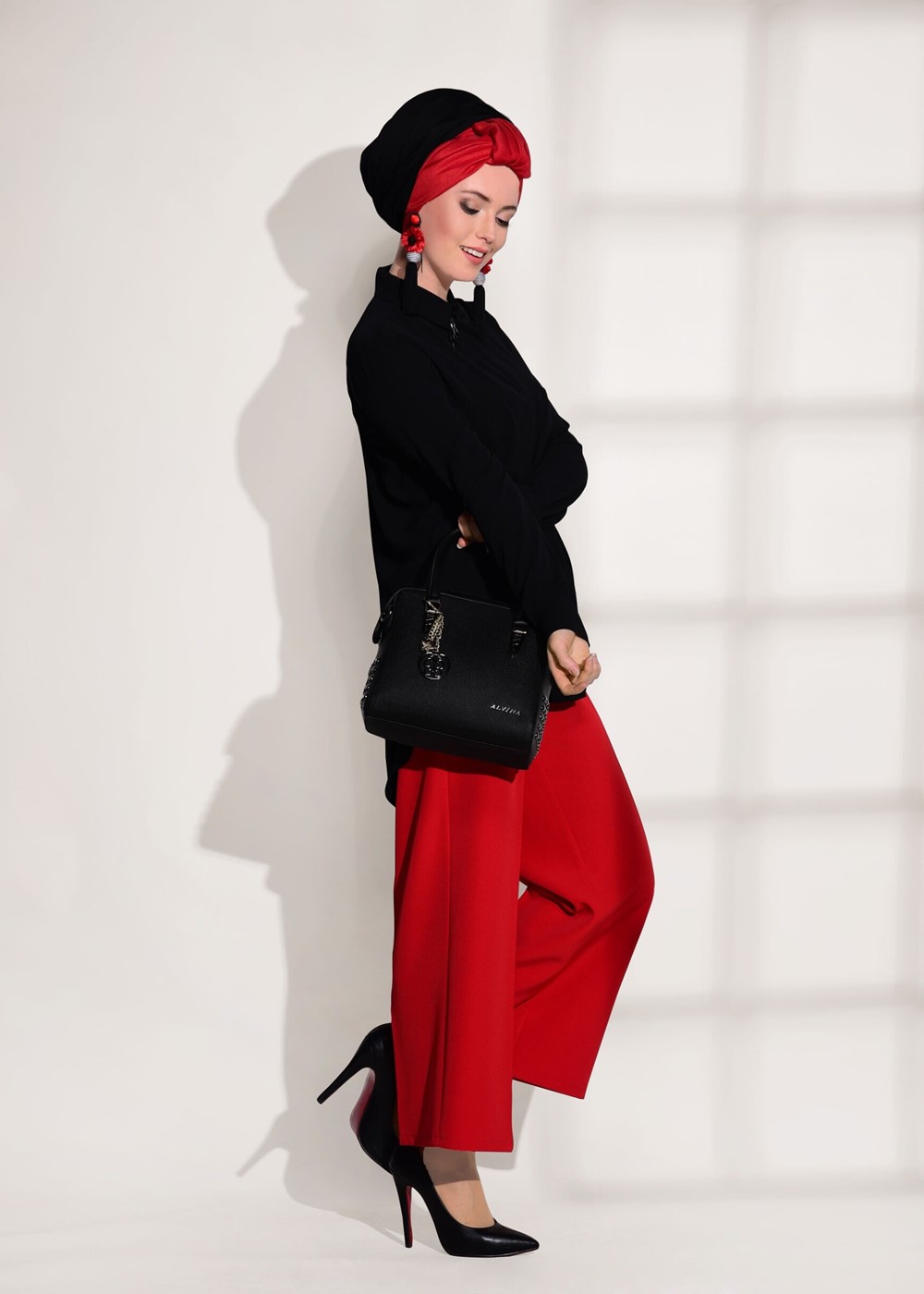 Hijab clothing BLACK ACCESSORY DETAIL BLOUSE T 6102 