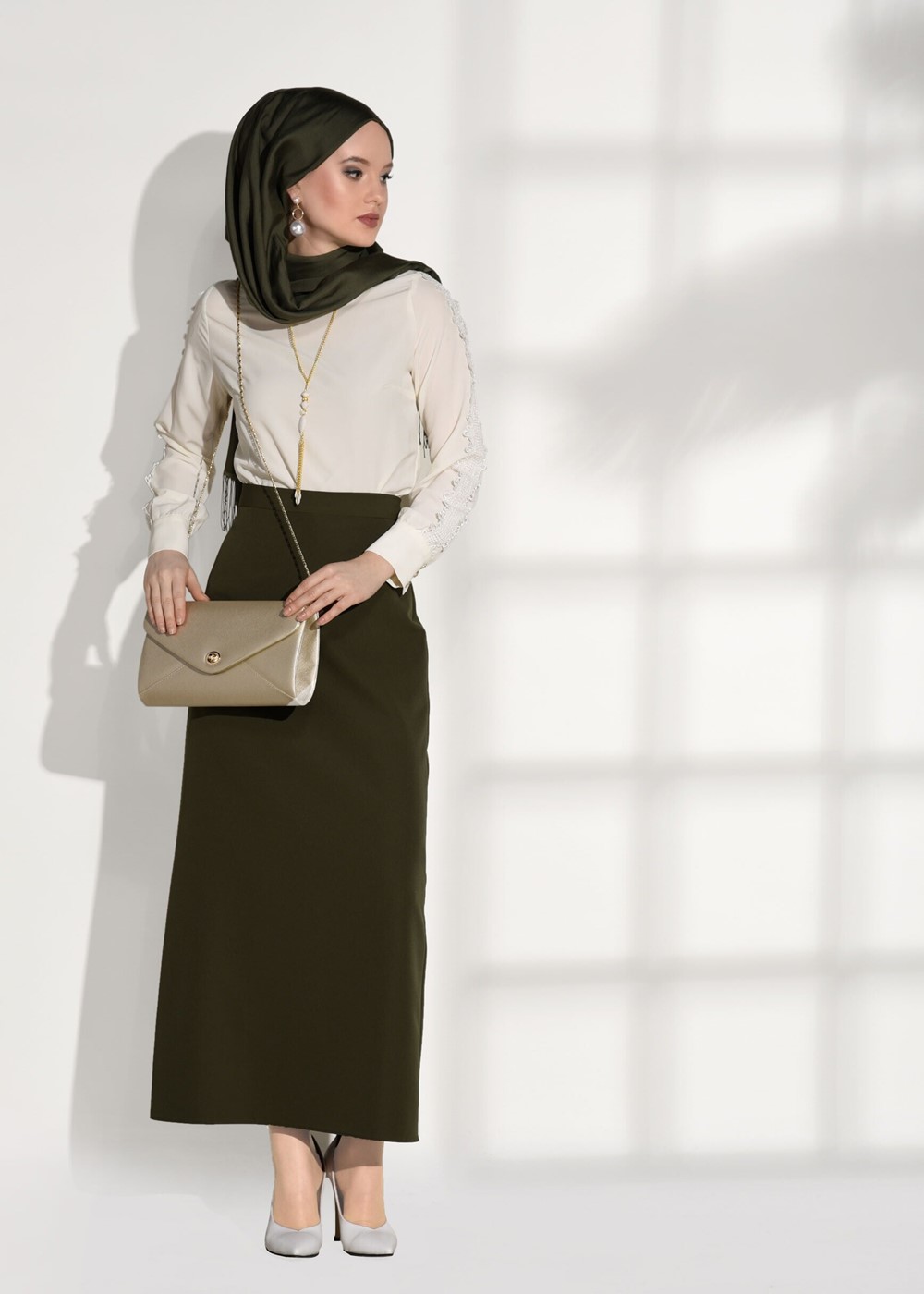 Tesettür giyim KREM KOL KISMI GÜPÜR DETAYLI BLUZ 6107