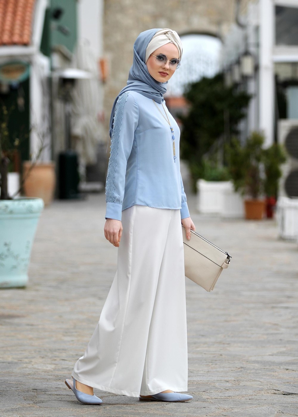 Tesettür giyim MAVİ KOL KISMI GÜPÜR DETAYLI BLUZ 6107 