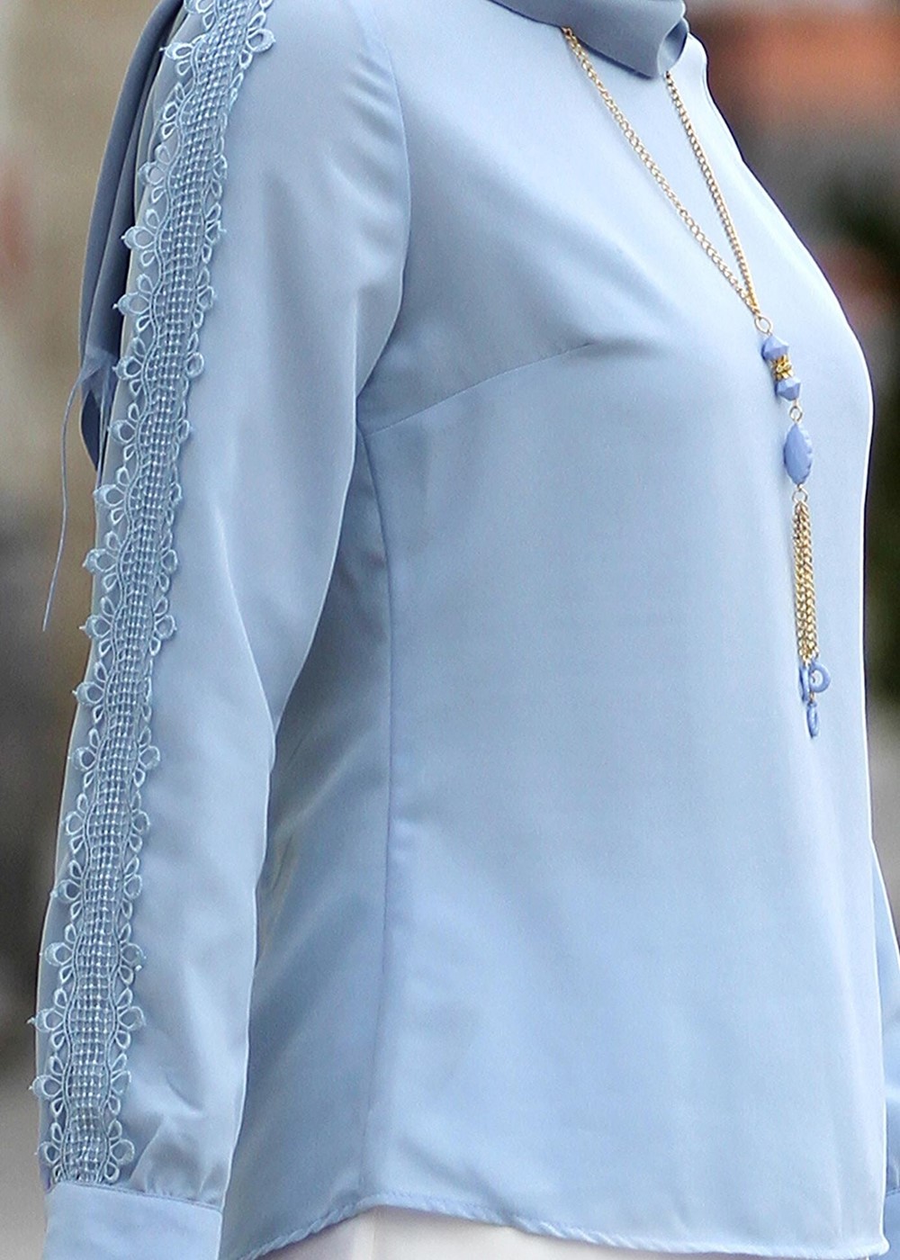 Tesettür giyim MAVİ KOL KISMI GÜPÜR DETAYLI BLUZ 6107 