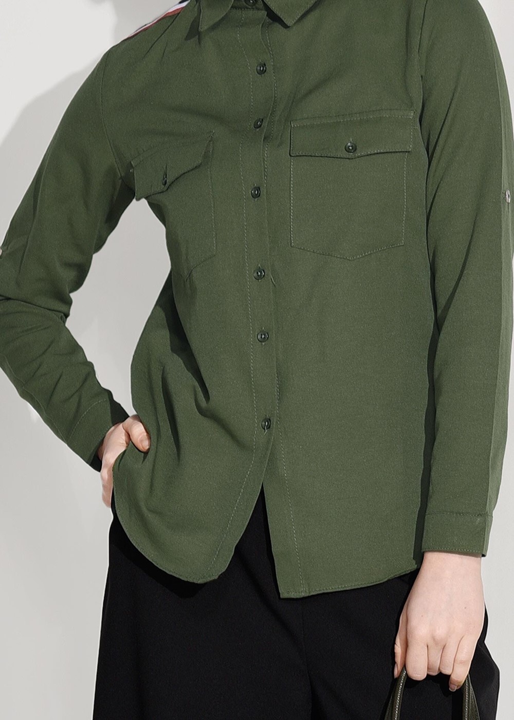 Tesettür giyim HAKİ CEPLİ ŞERİT DETAYLI BLUZ 6524