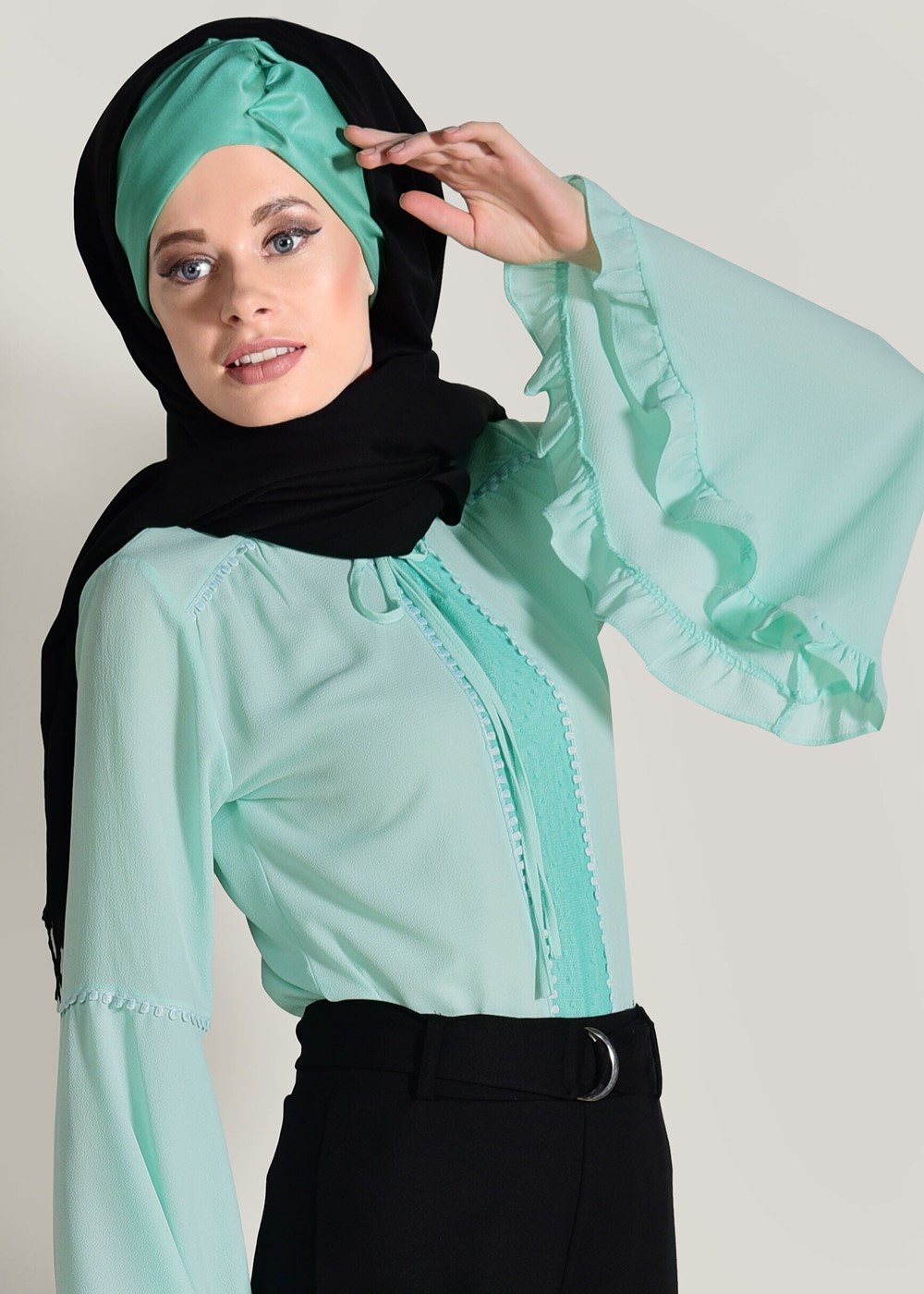 Tesettür giyim YEŞİL KOLLARI VOLANLI BLUZ 7142