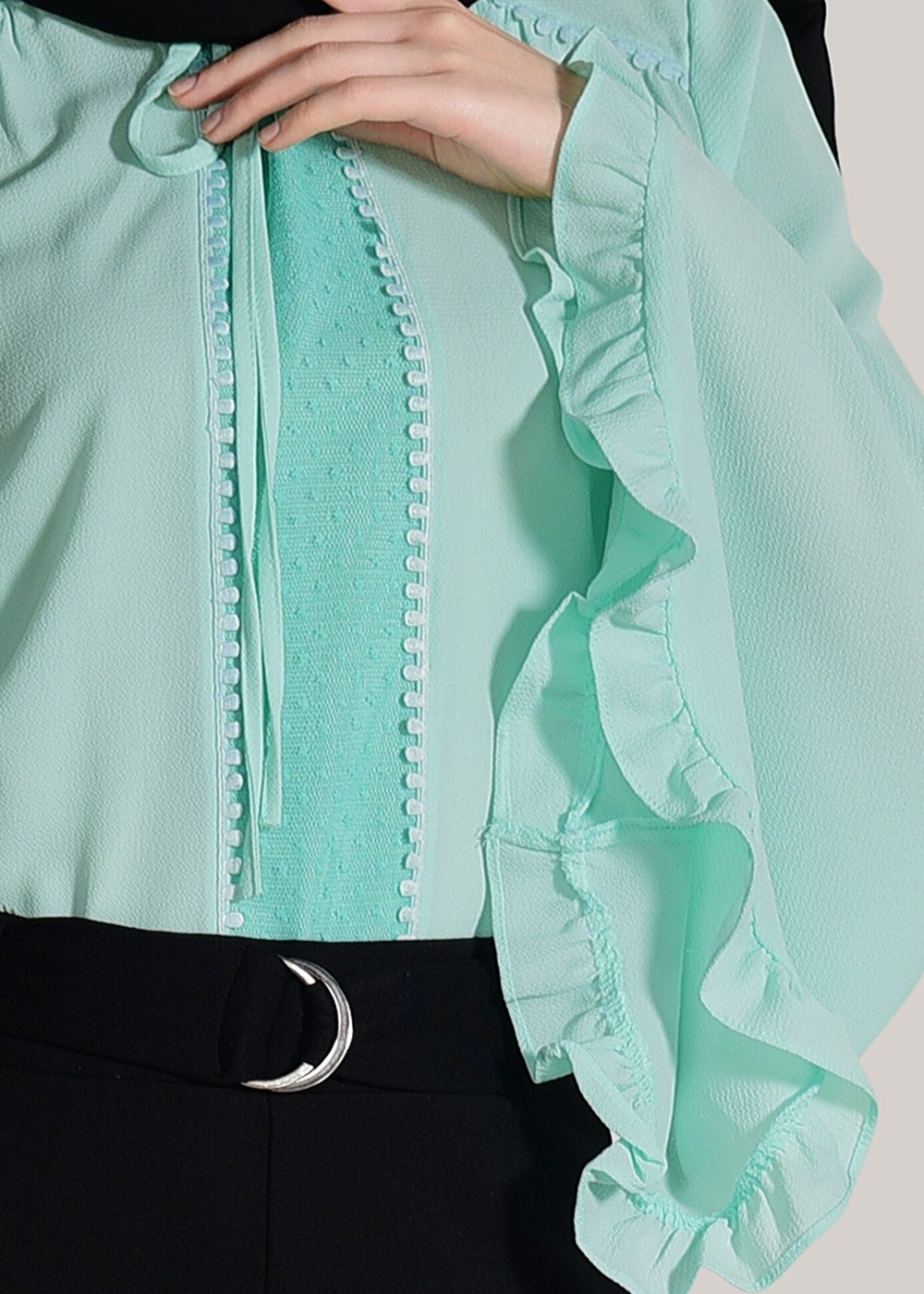 Tesettür giyim YEŞİL KOLLARI VOLANLI BLUZ 7142