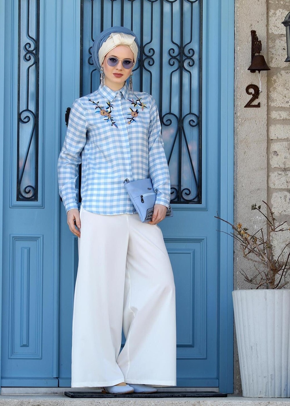 Tesettür giyim MAVİ PÖTİKARE DESENLİ NAKIŞ İŞLEMELİ BLUZ 7624